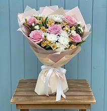 Букет цветов из:  Гвоздики, Орхидеи и Розы в Терновской