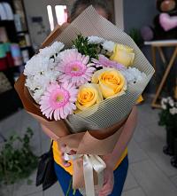Букет цветов из:  Герберы, Розы и Хризантемы в Терновской