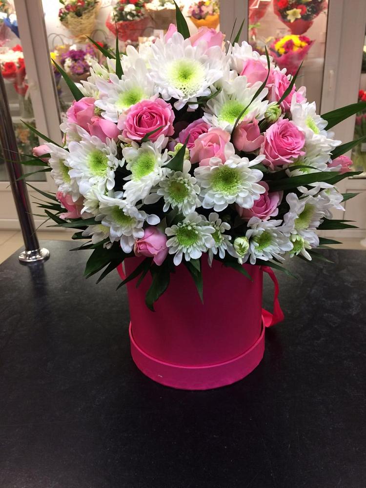 Цветочная композиция из Розы и Хризантемы в шляпной коробке в Терновской