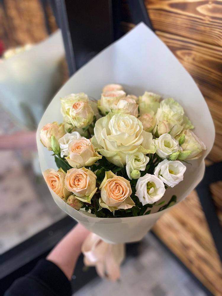 Букет цветов из: Розы и Лизиантусы в Терновской